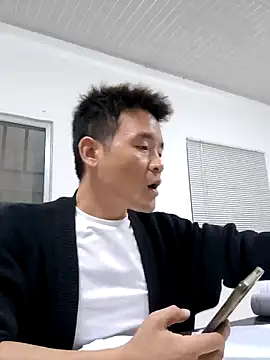 kisstoyousoon2024 online show from 10, 9, 2025