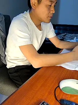 kisstoyousoon2024 online show from 12, 9, 2025