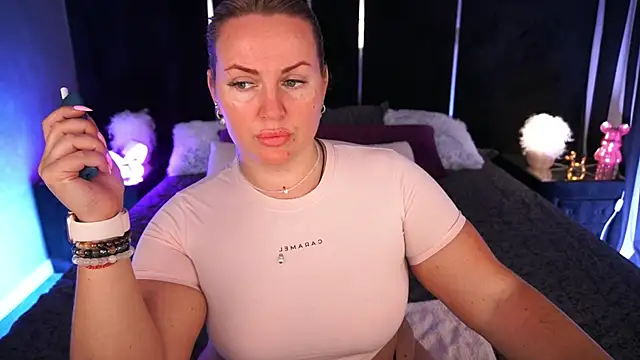 KiraCandyS online show from 4, 7, 2026