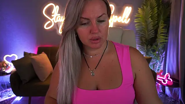 KiraCandyS online show from 4, 8, 2026