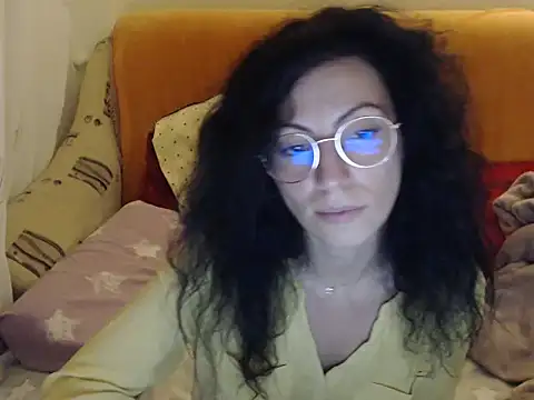 Snapshot of Emmatoo chatting on 18, 11, 2025 Emmatoo online show from 18, 11, 2025