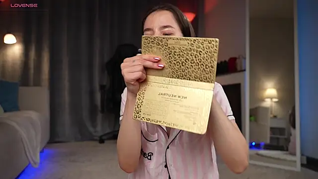 Amely Young online show from 10, 10, 2025