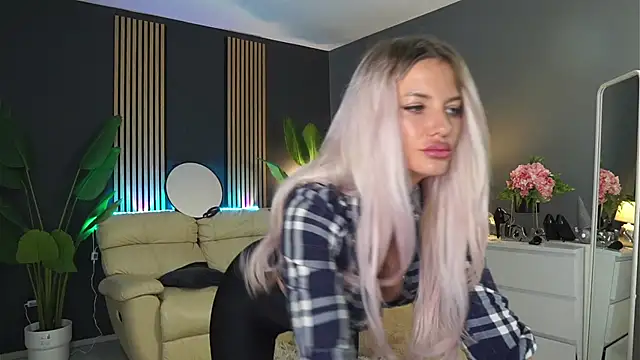 SweetBlondy35 online show from 21, 4, 2026