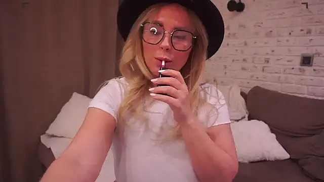 Snapshot of Charming_Daphny chatting on 14, 3, 2025 Charming Daphny online show from 14, 3, 2025