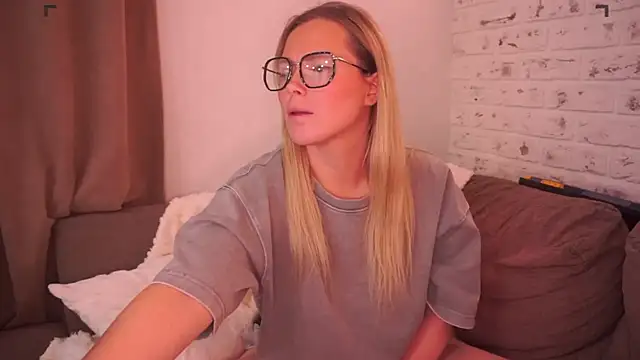 Snapshot of Charming_Daphny chatting on 18, 3, 2025 Charming Daphny online show from 18, 3, 2025