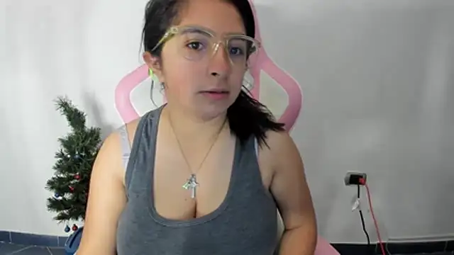 Snapshot of _Angelinaandrade_ chatting on 4, 12, 2024  Angelinaandrade  online show from 4, 12, 2024