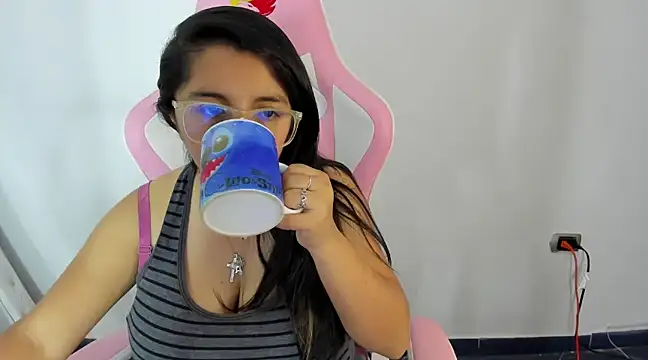 Snapshot of _Angelinaandrade_ chatting on 5, 2, 2025  Angelinaandrade  online show from 5, 2, 2025