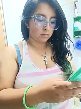 Snapshot of _Angelinaandrade_ chatting on 22, 10, 2025  Angelinaandrade  online show from 22, 10, 2025