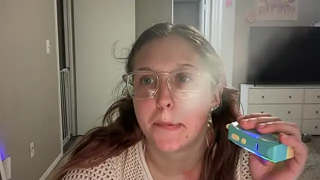 Snapshot of lovestobespoiled chatting on 15, 10, 2025 lovestobespoiled online show from 15, 10, 2025