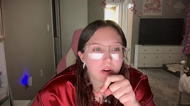 Snapshot of lovestobespoiled chatting on 1, 11, 2025 lovestobespoiled online show from 1, 11, 2025