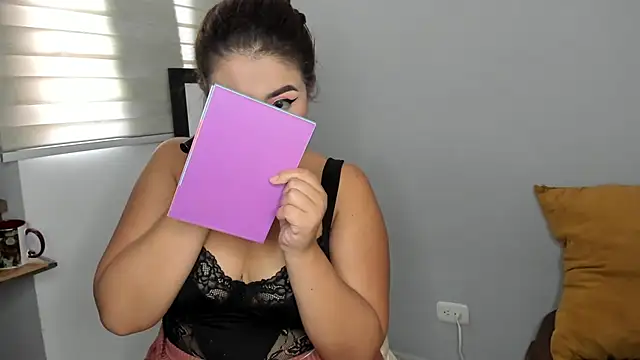 Snapshot of LiahDiaz chatting on 21, 4, 2026 LiahDiaz online show from 21, 4, 2026