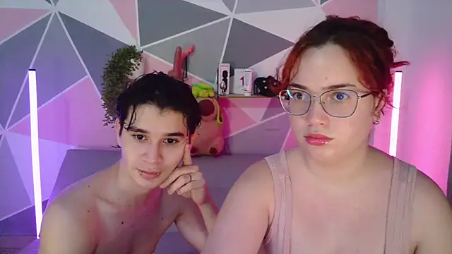 Snapshot of AndrewAnndCherry chatting on 19, 9, 2025 AndrewAnndCherry online show from 19, 9, 2025