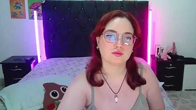 Snapshot of AndrewAnndCherry chatting on 4, 11, 2025 AndrewAnndCherry online show from 4, 11, 2025