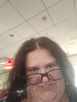 Snapshot of mcv131985 chatting on 12, 12, 2024 mcv131985 online show from 12, 12, 2024