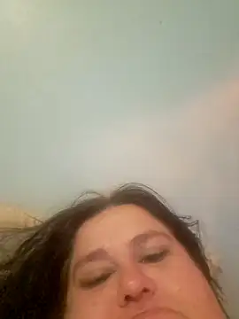 Snapshot of mcv131985 chatting on 17, 12, 2024 mcv131985 online show from 17, 12, 2024