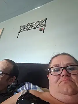 Snapshot of mcv131985 chatting on 2, 3, 2025 mcv131985 online show from 2, 3, 2025