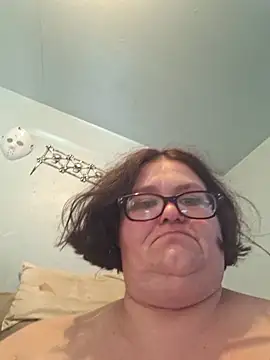 Snapshot of mcv131985 chatting on 8, 3, 2025 mcv131985 online show from 8, 3, 2025