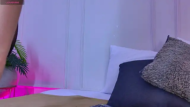 Mariapettit online show from 11, 11, 2025