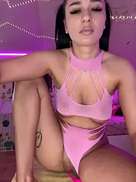 SelenaBee online show from 8, 5, 2026