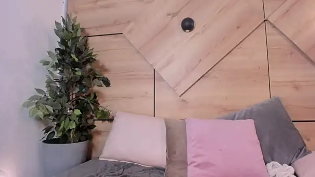 Natasha Smith09 online show from 29, 12, 2024