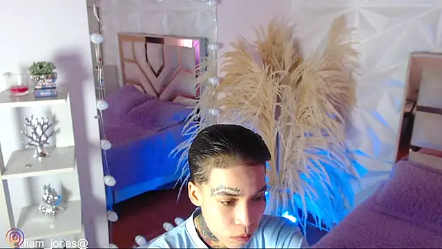 Jonesliam23 online show from 2, 2, 2026