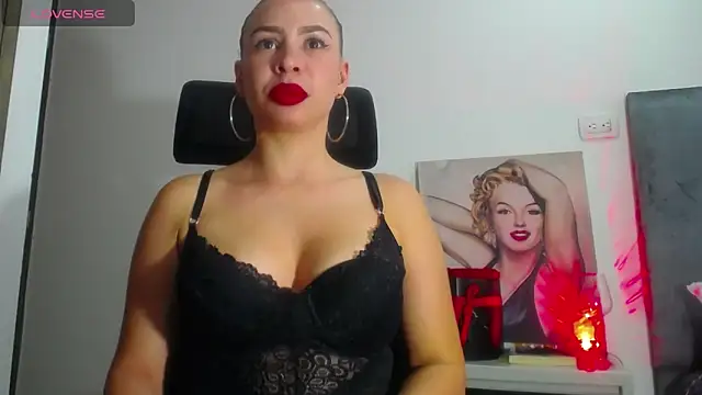 Shantalhotx69 online show from 14, 12, 2024