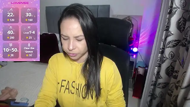 Shantalhotx69 online show from 16, 10, 2025