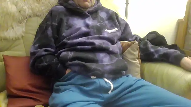 Snapshot of Lutzi1 chatting on 15, 12, 2024 Lutzi1 online show from 15, 12, 2024