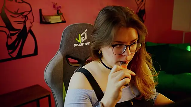 Snapshot of KeytSilvas chatting on 11, 12, 2024 KeytSilvas online show from 11, 12, 2024