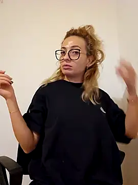 Selenna emma online show from 9, 10, 2025