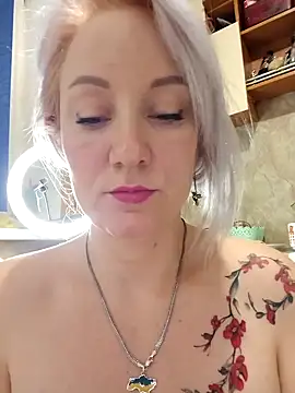 Tina Alev online show from 3, 2, 2025