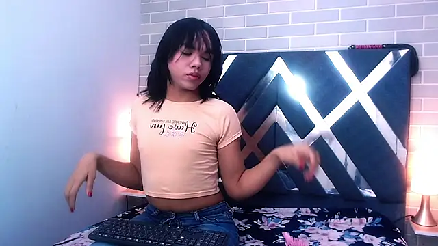 AndreaGil  online show from 24, 2, 2025