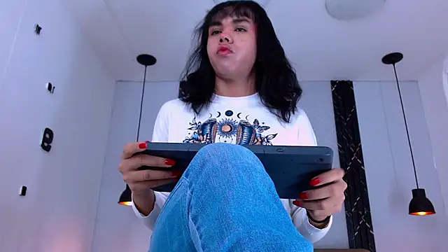 AndreaGil  online show from 2, 10, 2025