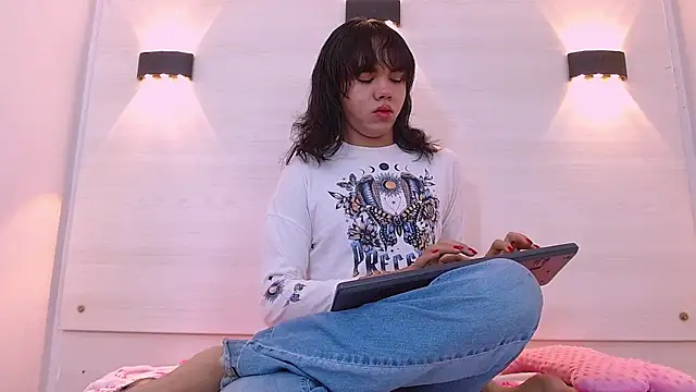 AndreaGil  online show from 8, 11, 2025