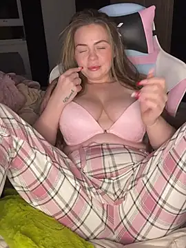 Snapshot of chelsiekink3 chatting on 14, 12, 2024 chelsiekink3 online show from 14, 12, 2024