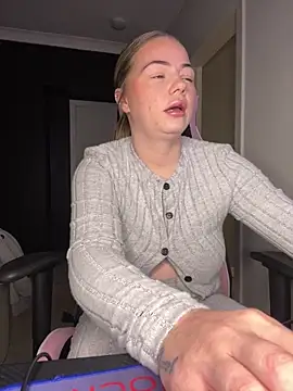 Snapshot of chelsiekink3 chatting on 16, 12, 2024 chelsiekink3 online show from 16, 12, 2024