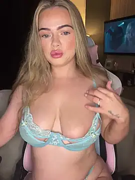 Snapshot of chelsiekink3 chatting on 22, 1, 2025 chelsiekink3 online show from 22, 1, 2025