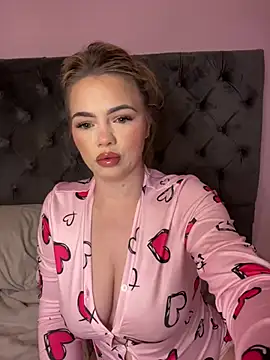 Snapshot of chelsiekink3 chatting on 6, 3, 2025 chelsiekink3 online show from 6, 3, 2025