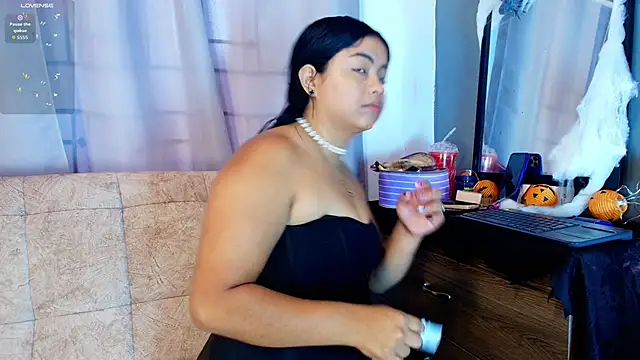 Snapshot of jade_brunnette chatting on 30, 10, 2025 jade brunnette online show from 30, 10, 2025