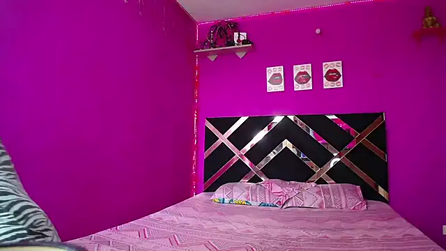 Snapshot of Zaratattoox chatting on 6, 2, 2025 Zaratattoox online show from 6, 2, 2025