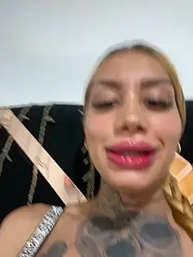 Snapshot of Zaratattoox chatting on 6, 10, 2025 Zaratattoox online show from 6, 10, 2025