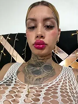 Snapshot of Zaratattoox chatting on 7, 10, 2025 Zaratattoox online show from 7, 10, 2025