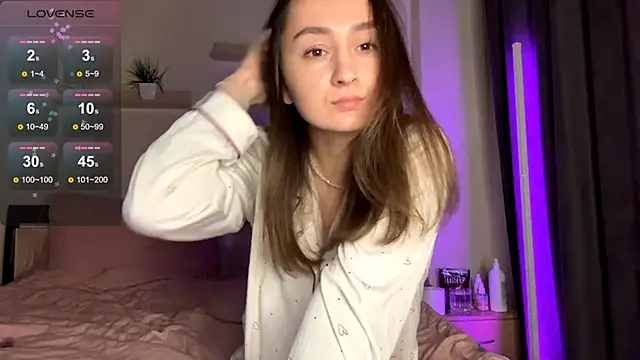 Eva Eva  online show from 24, 9, 2025