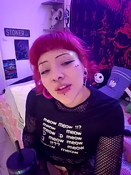 Snapshot of Sarah-Stoner chatting on 7, 7, 2026 Sarah-Stoner online show from 7, 7, 2026