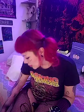 Snapshot of Sarah-Stoner chatting on 8, 8, 2026 Sarah-Stoner online show from 8, 8, 2026