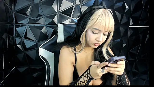 Snapshot of HelueHorny13 chatting on 3, 10, 2025 HelueHorny13 online show from 3, 10, 2025