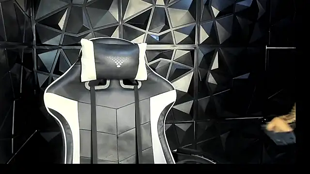 Snapshot of HelueHorny13 chatting on 21, 11, 2025 HelueHorny13 online show from 21, 11, 2025