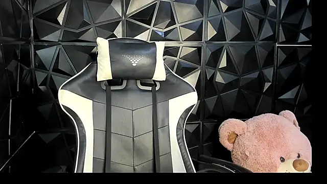 Snapshot of HelueHorny13 chatting on 29, 11, 2025 HelueHorny13 online show from 29, 11, 2025