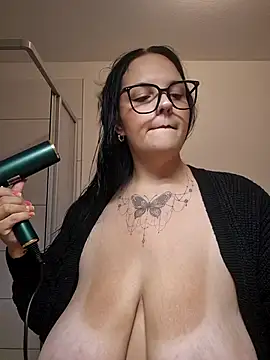 Snapshot of Jujuicy_97 chatting on 23, 7, 2026 Jujuicy 97 online show from 23, 7, 2026