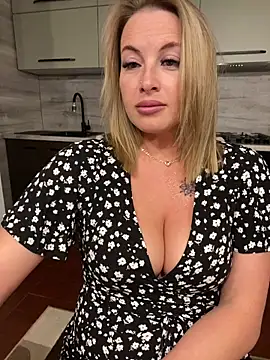 Cute Hot Alice online show from 24, 5, 2026